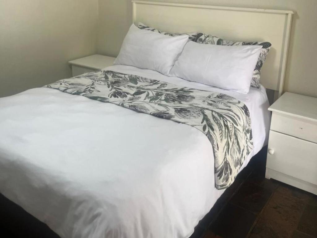 Karee Guesthouse Thabazimbi Værelse billede